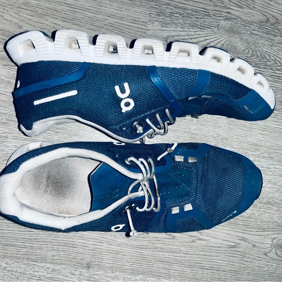 On cloud - Picture 3 of 5